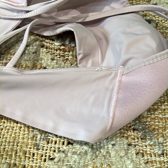 Women's Lululemon ~
Like a Cloud Sports Bra Light Support ~ Vitapink - Picture 12 of 17